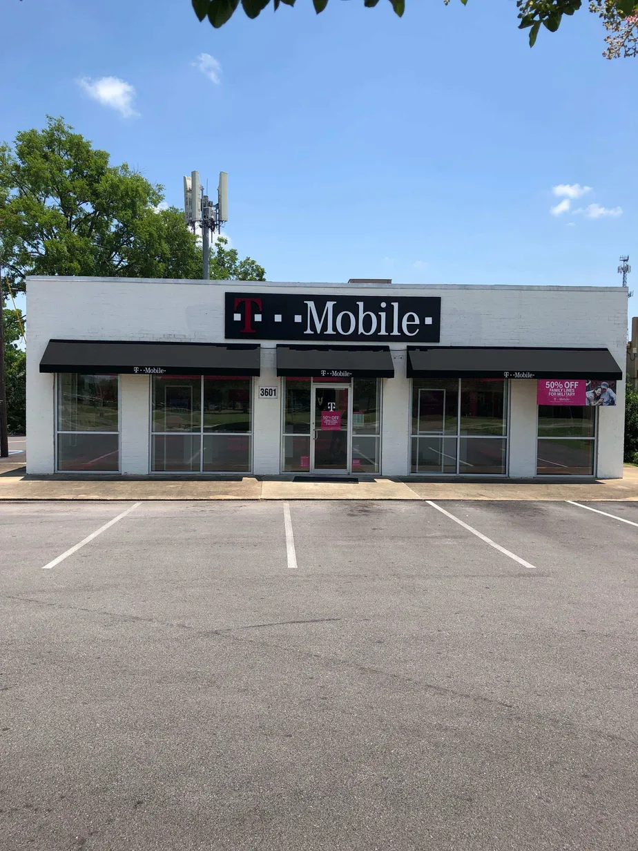 Exterior photo of T-Mobile store at Montgomery, Montgomery, AL
