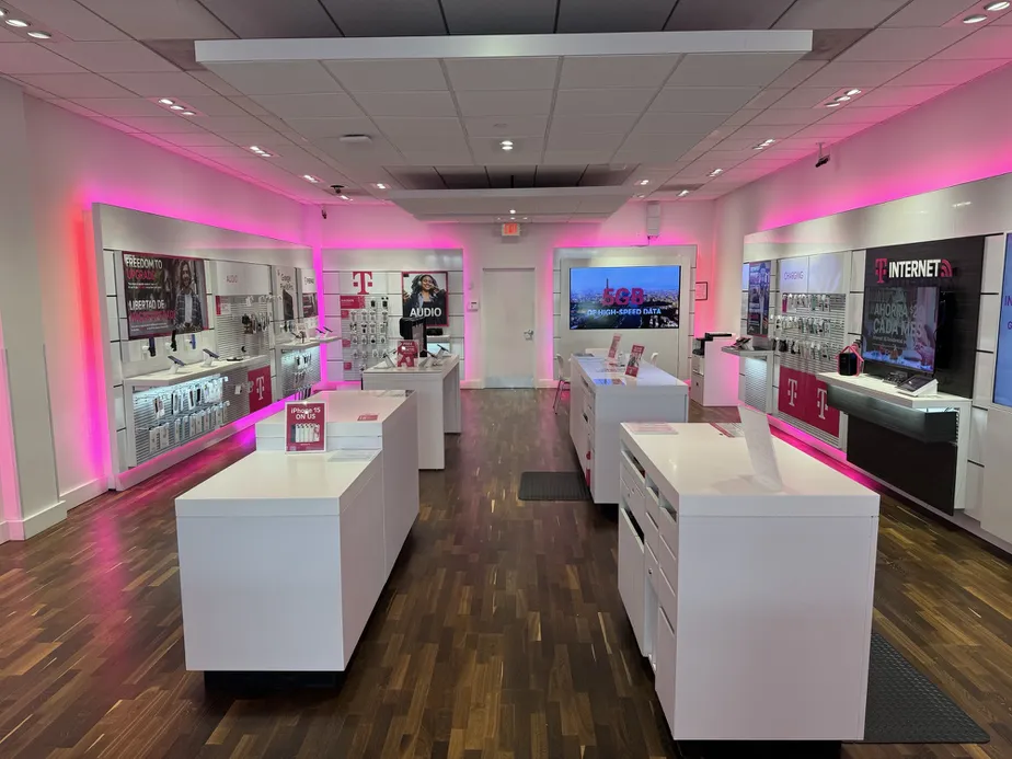  Interior photo of T-Mobile Store at Dulles Town Center, Sterling, VA 