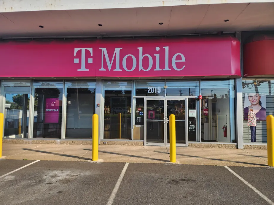 Exterior photo of T-Mobile Store at Oxford Valley Mall 2nd Floor, Langhorne, PA