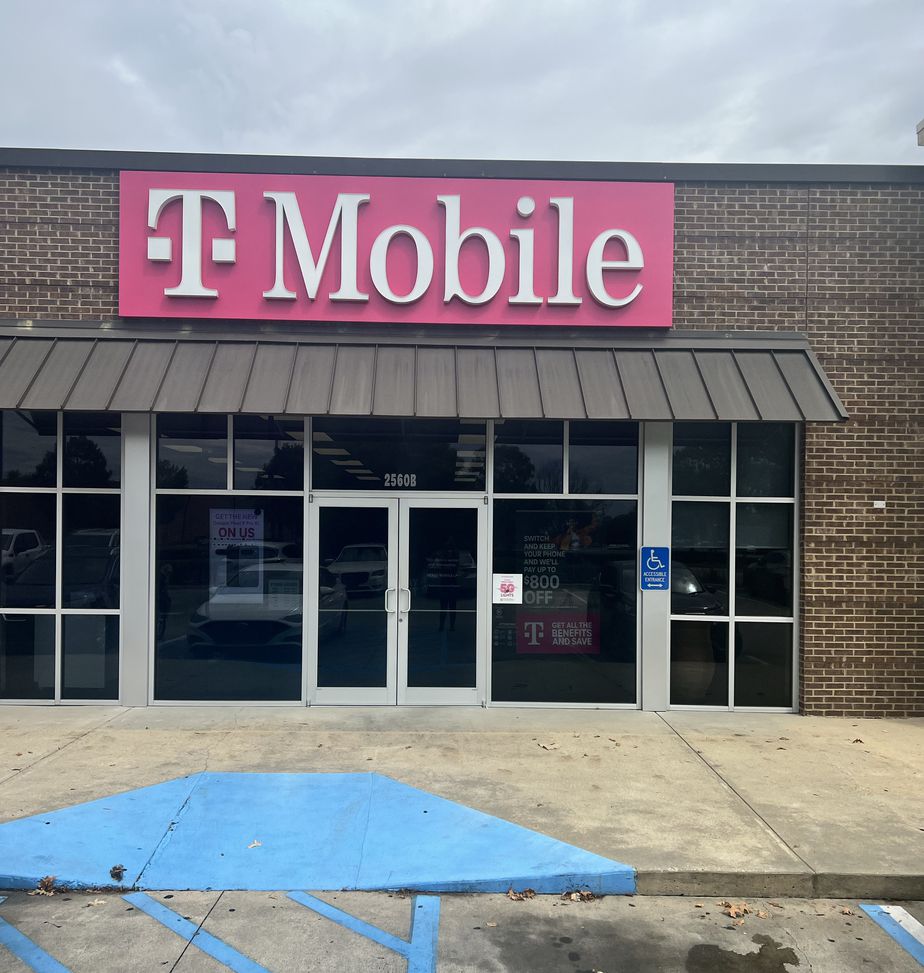Exterior photo of T-Mobile Store at The Plaza At Eastchase, Montgomery, AL