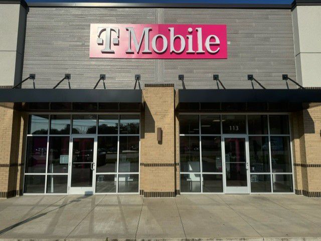 Exterior photo of T-Mobile Store at Hwy 153 & Berean Ln, Hixson, TN