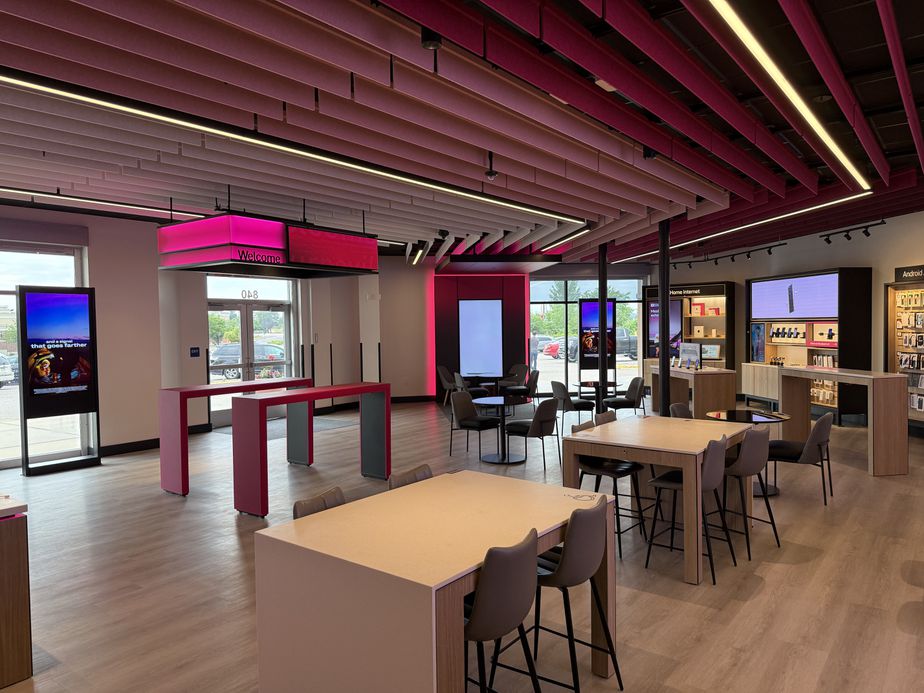  Interior photo of T-Mobile Store at County Rd 42 & Burnhaven Dr, Burnsville, MN 