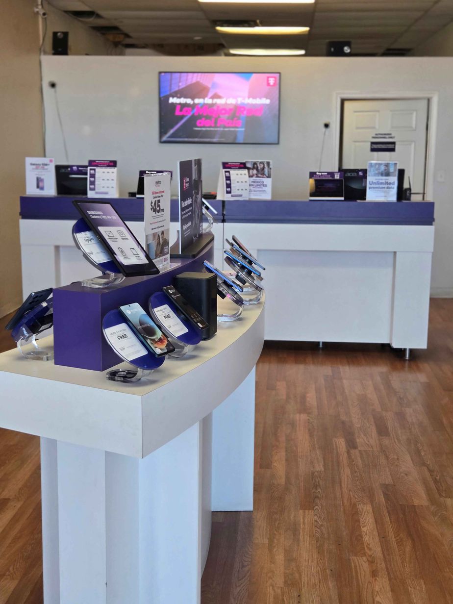 Metro by T-Mobile 1478 George Dieter Dr - 1478 George Dieter Dr 