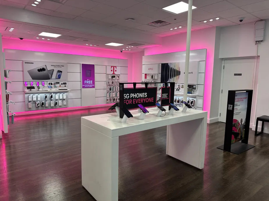  Interior photo of T-Mobile Store at Market St & 13th St, Philadelphia, PA 