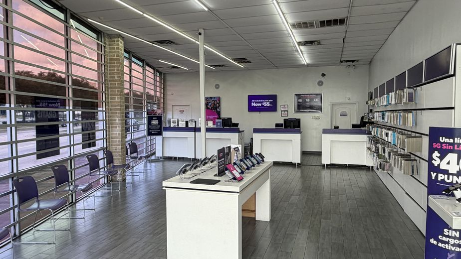 Metro by T-Mobile 6811 S Gessner Rd - 6811 S Gessner Rd 
