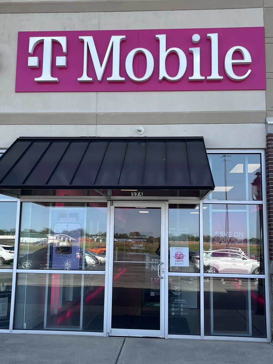 Exterior photo of T-Mobile Store at Grand Valley Blvd & Birk Rd, Martinsville, IN 