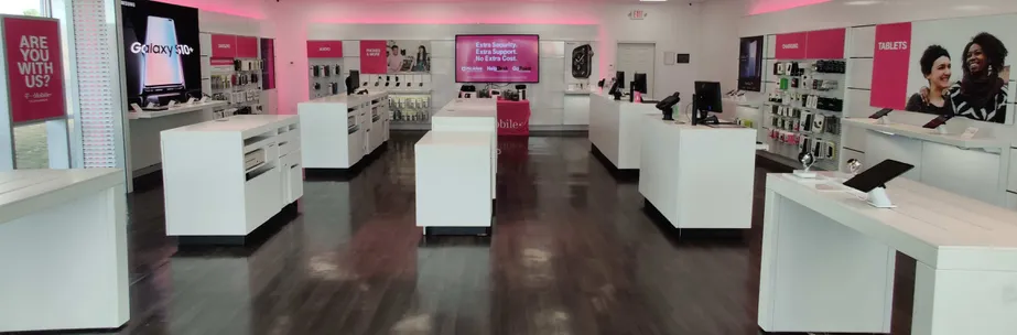 Foto del interior de la tienda T-Mobile en S Bibb Ave & E Main St, Eagle Pass, TX
