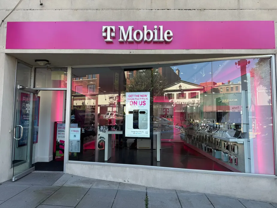  Exterior photo of T-Mobile Store at Palisade & Dean, Englewood, NJ 
