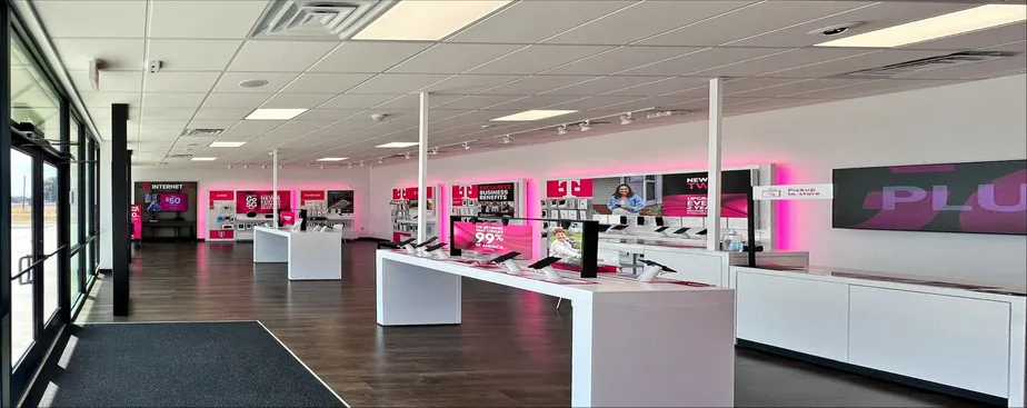 Foto del interior de la tienda T-Mobile en US 290 & E Hempstead St, Giddings, TX