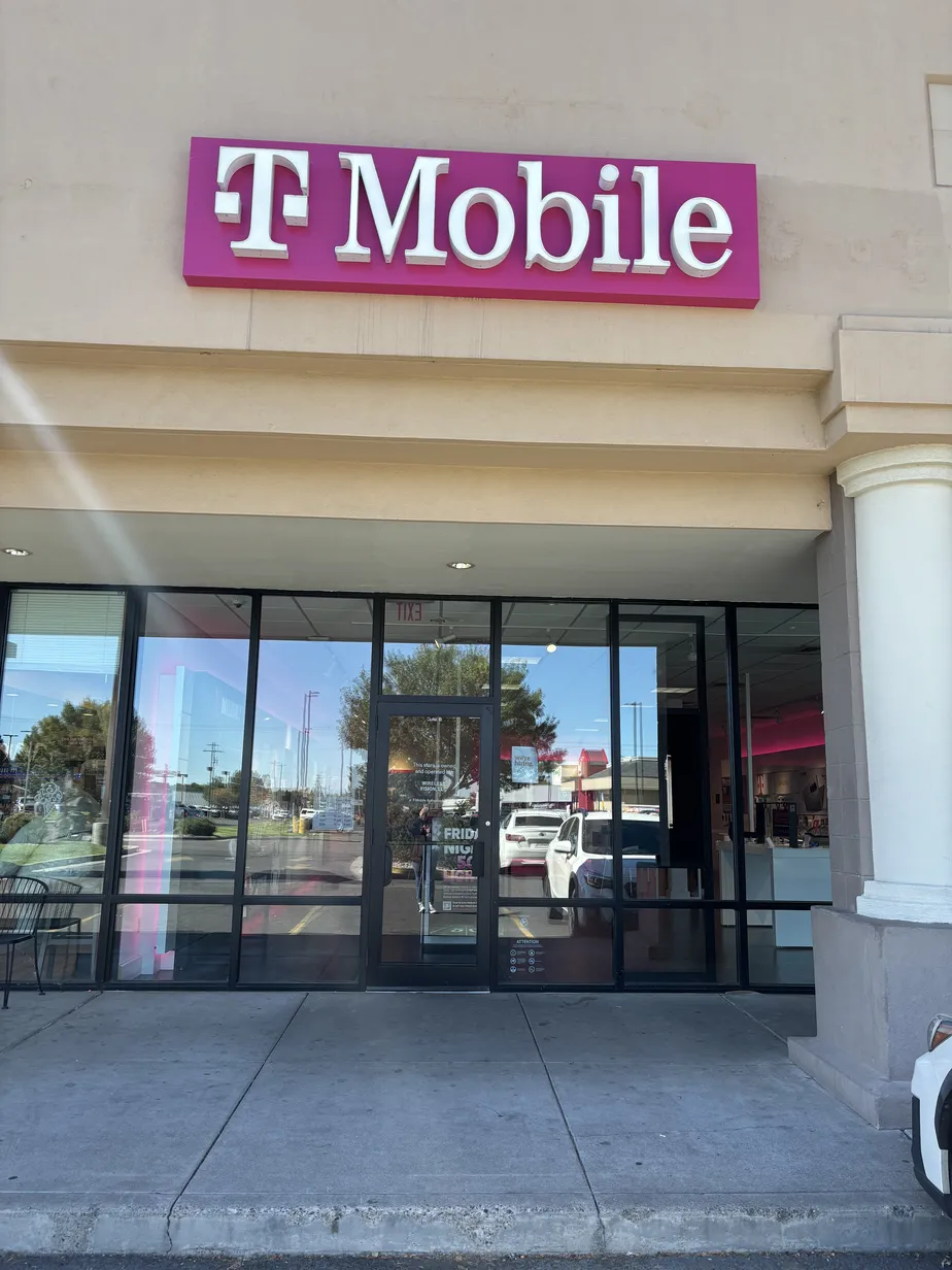  Exterior photo of T-Mobile Store at Blue Lakes Blvd & Cheney Dr, Twin Falls, ID 