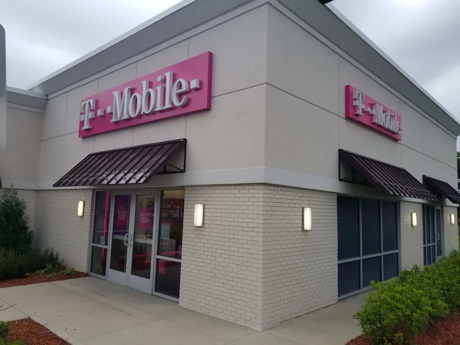 Exterior photo of T-Mobile store at Winchester St & Key Dr, Keene, NH