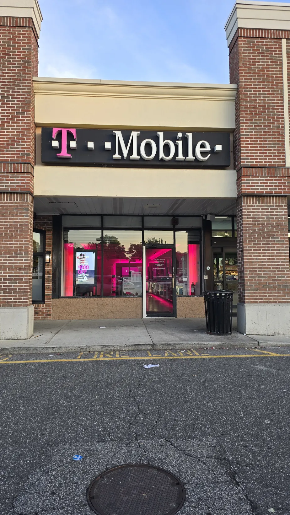  Exterior photo of T-Mobile Store at Jericho Tpke Commack, Commack, NY 