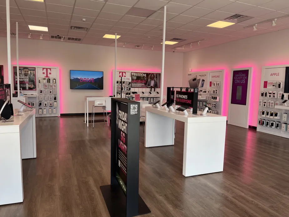  Interior photo of T-Mobile Store at Hwy 59 & CR 48, Robertsdale, AL 