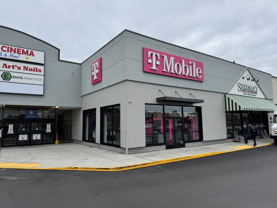 Exterior photo of T-Mobile Store at Windham, ME, Windham, ME