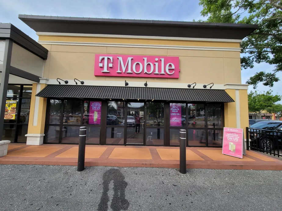  Exterior photo of T-Mobile Store at SW Archer Rd & SW 35th Blvd, Gainesville, FL 