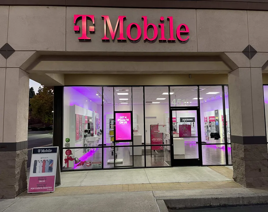 Exterior photo of T-Mobile Store at Plaza 580, Livermore, CA