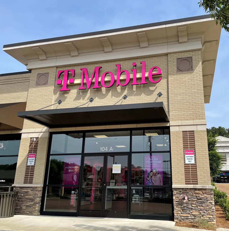 Exterior photo of T-Mobile Store at Jackson Ave W & Allison Cove, Oxford, MS