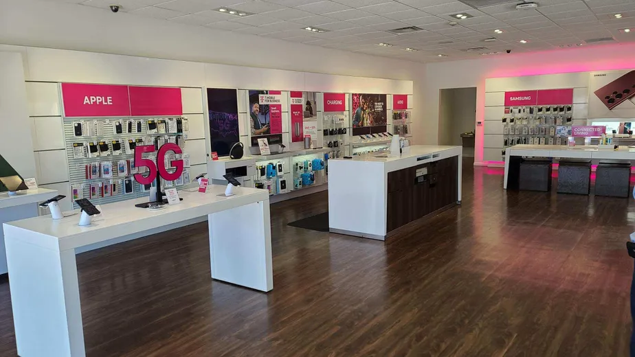 Interior photo of T-Mobile Store at Barataria Blvd & Lapalco Blvd, Marrero, LA