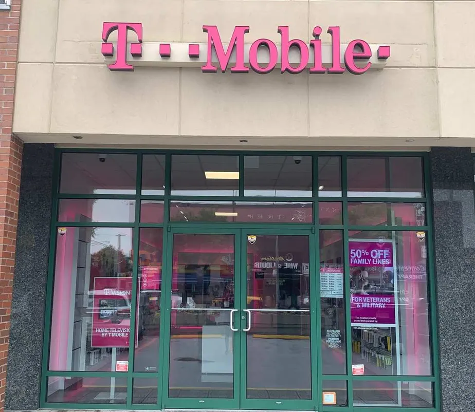 Exterior photo of T-Mobile store at Northern Blvd & 195th St, Flushing, NY