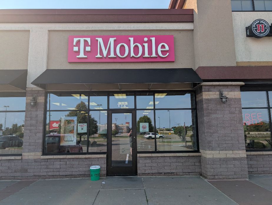 Exterior photo of T-Mobile Store at Rogers Dr & Commerce Blvd, Rogers, MN