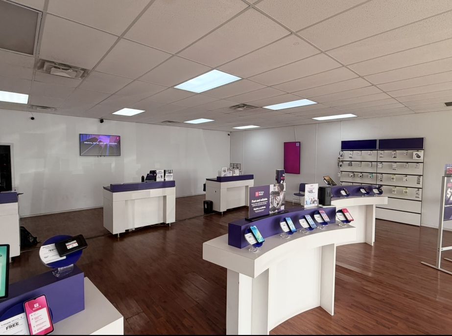 Metro by T-Mobile 9128 Dyer St - 9128 Dyer St 