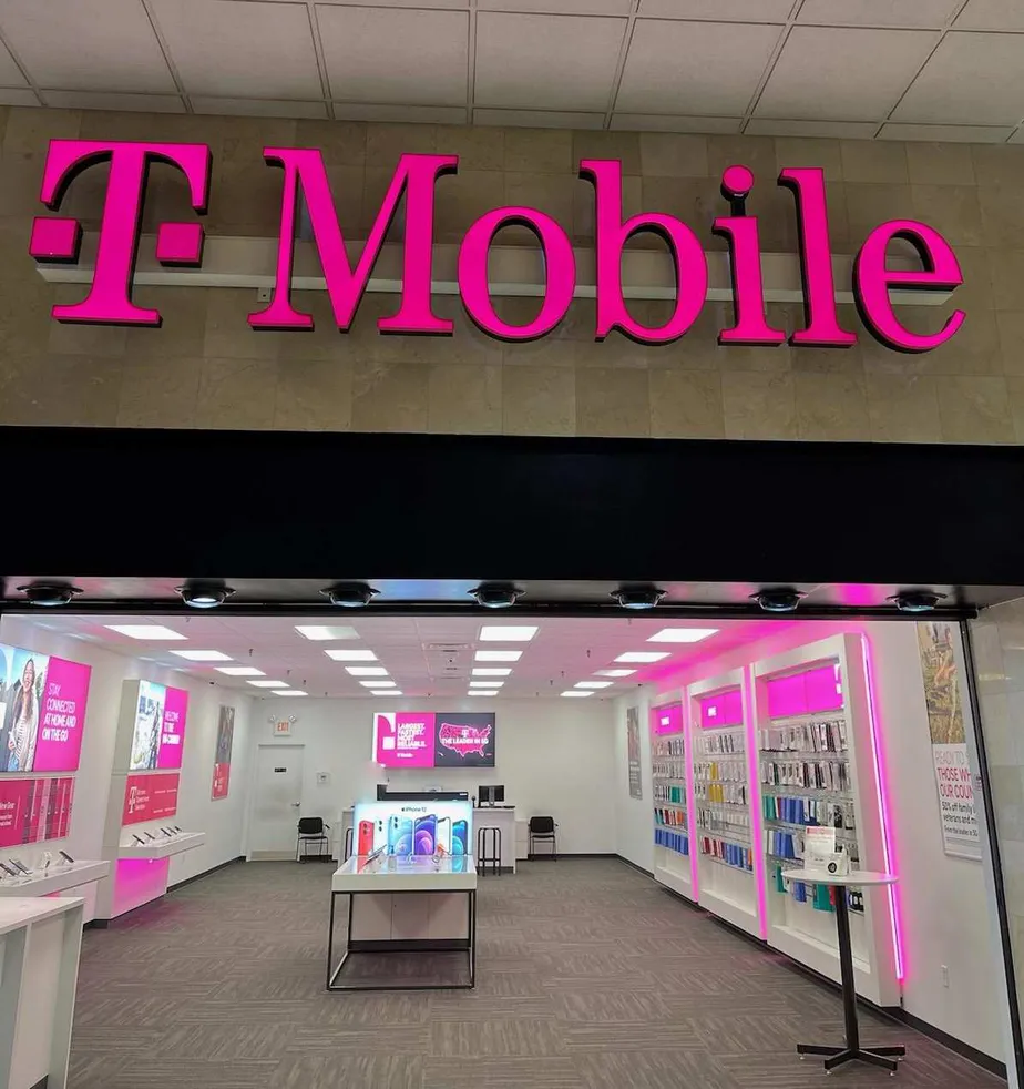 Exterior photo of T-Mobile Store at Lebanon Valley Mall, Lebanon, PA