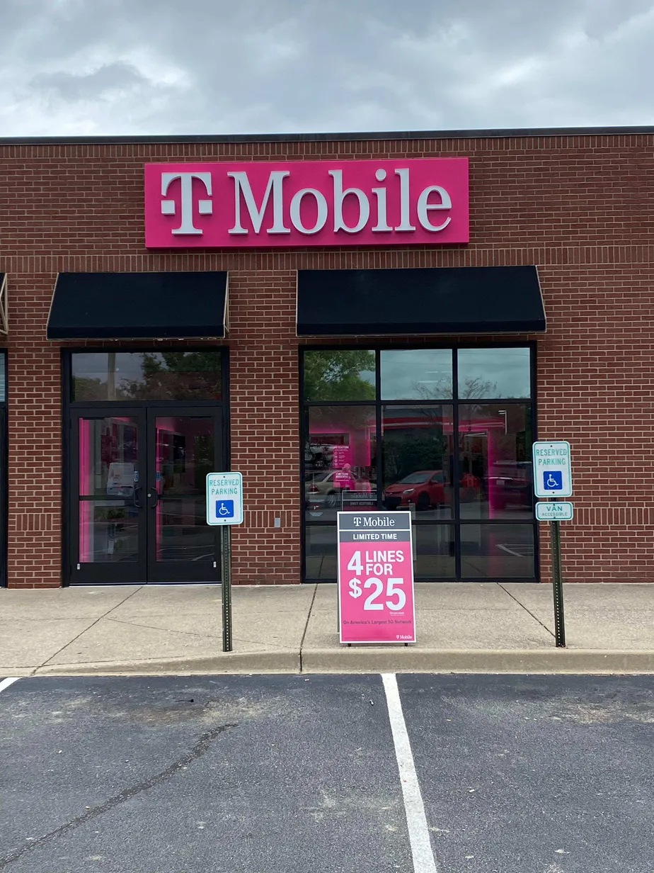 Exterior photo of T-Mobile store at West Ridge Dr & Lawrenceburg Rd, Frankfort, KY