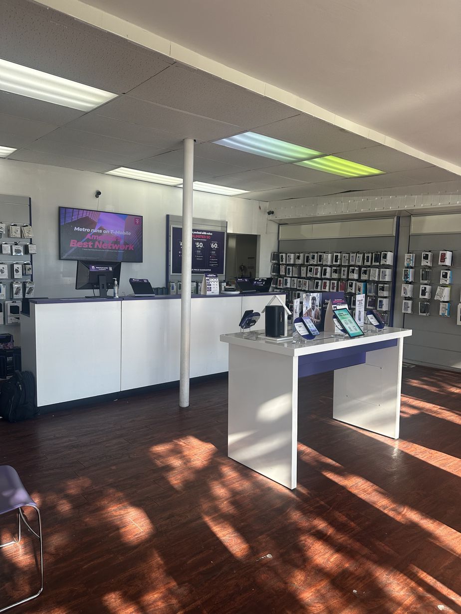 Metro by T-Mobile 470 Salem St - 470 Salem St