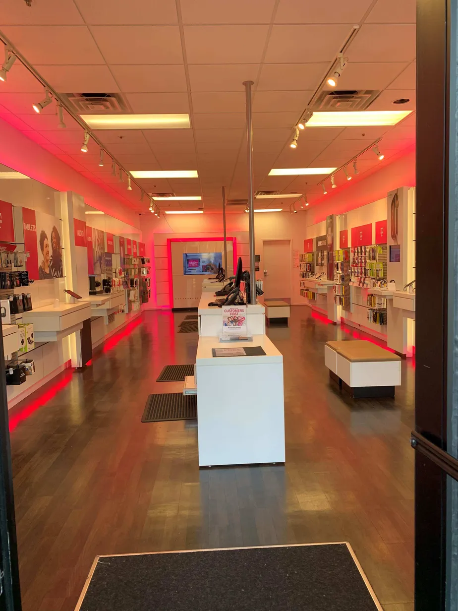 Interior photo of T-Mobile Store at Oracle & 1st, Oro Valley, AZ