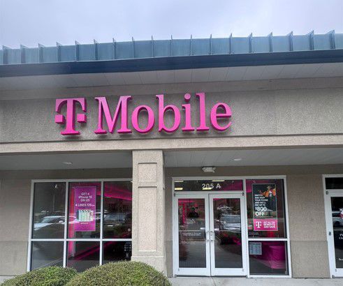 Exterior photo of T-Mobile Store at Hwy 278 & Plantation Park Dr, Bluffton, SC