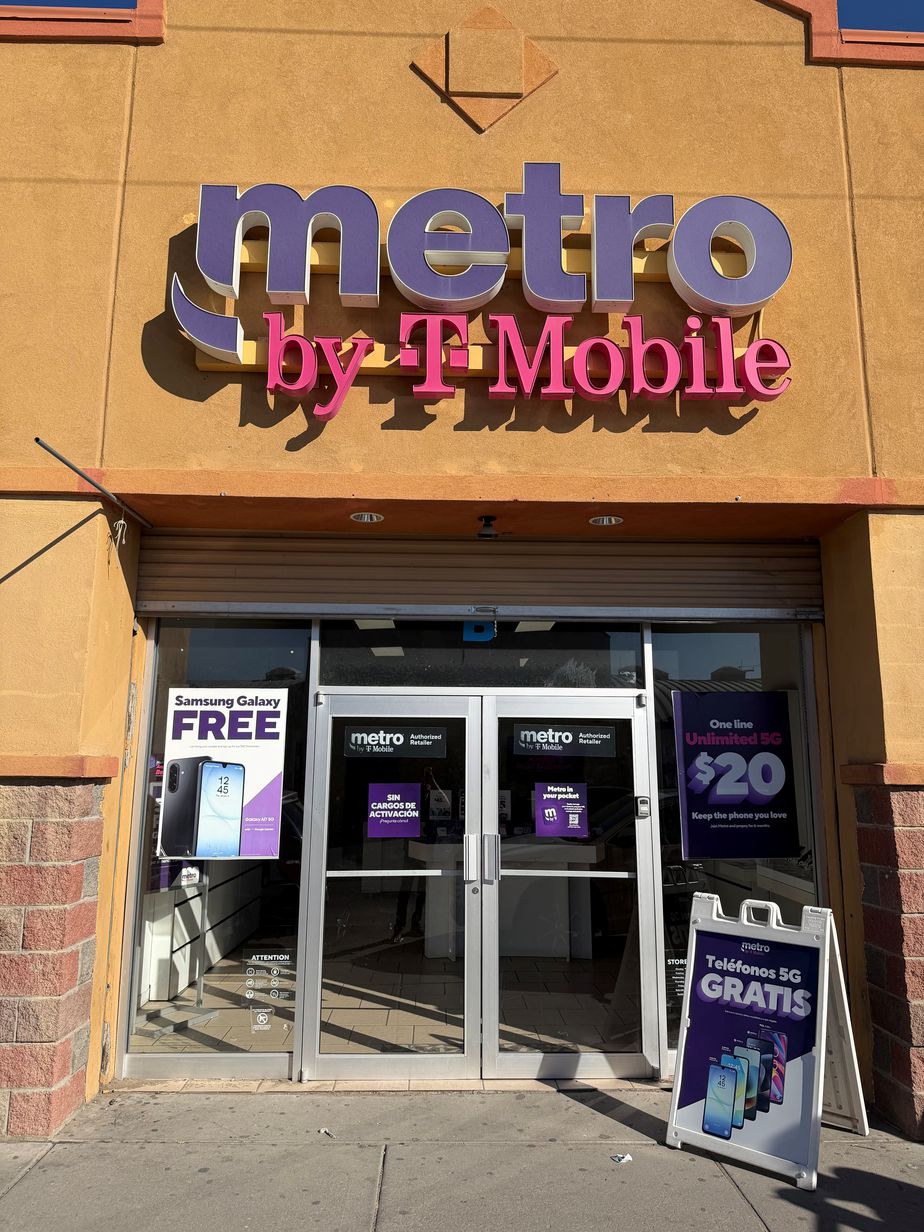 Metro by T-Mobile 721 S Oregon St - 721 S Oregon St 