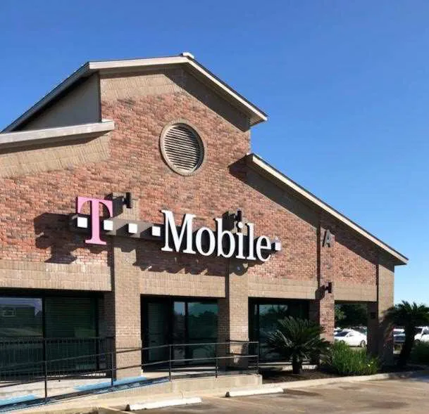 Exterior photo of T-Mobile store at 183a & Fm 1431, Cedar Park, TX