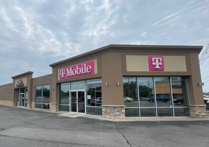  Exterior photo of T-Mobile Store at Preston Hwy at Outer Loop, Louisville, KY 