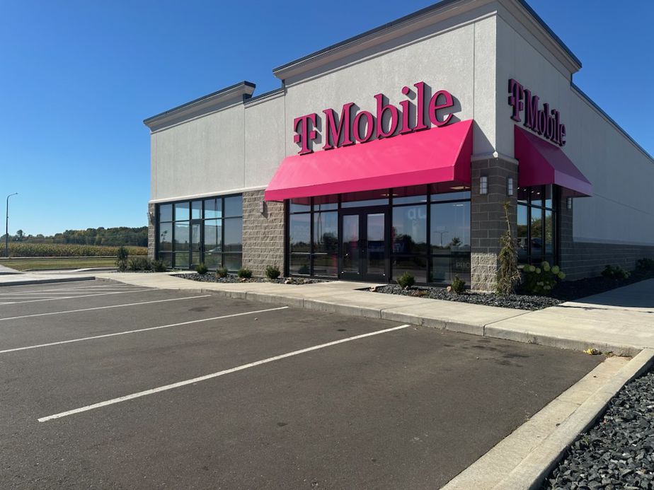 Exterior photo of T-Mobile Store at West & 18 1/2, Rice Lake, WI
