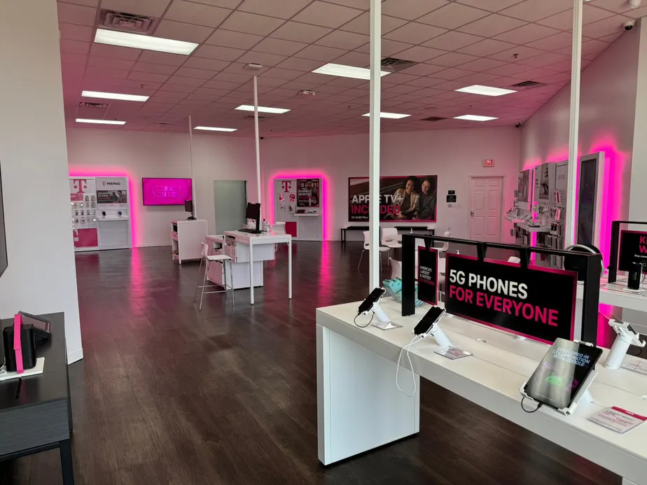  Interior photo of T-Mobile Store at US Hwy 10 & Sandy Ln, Stevens Point, WI 