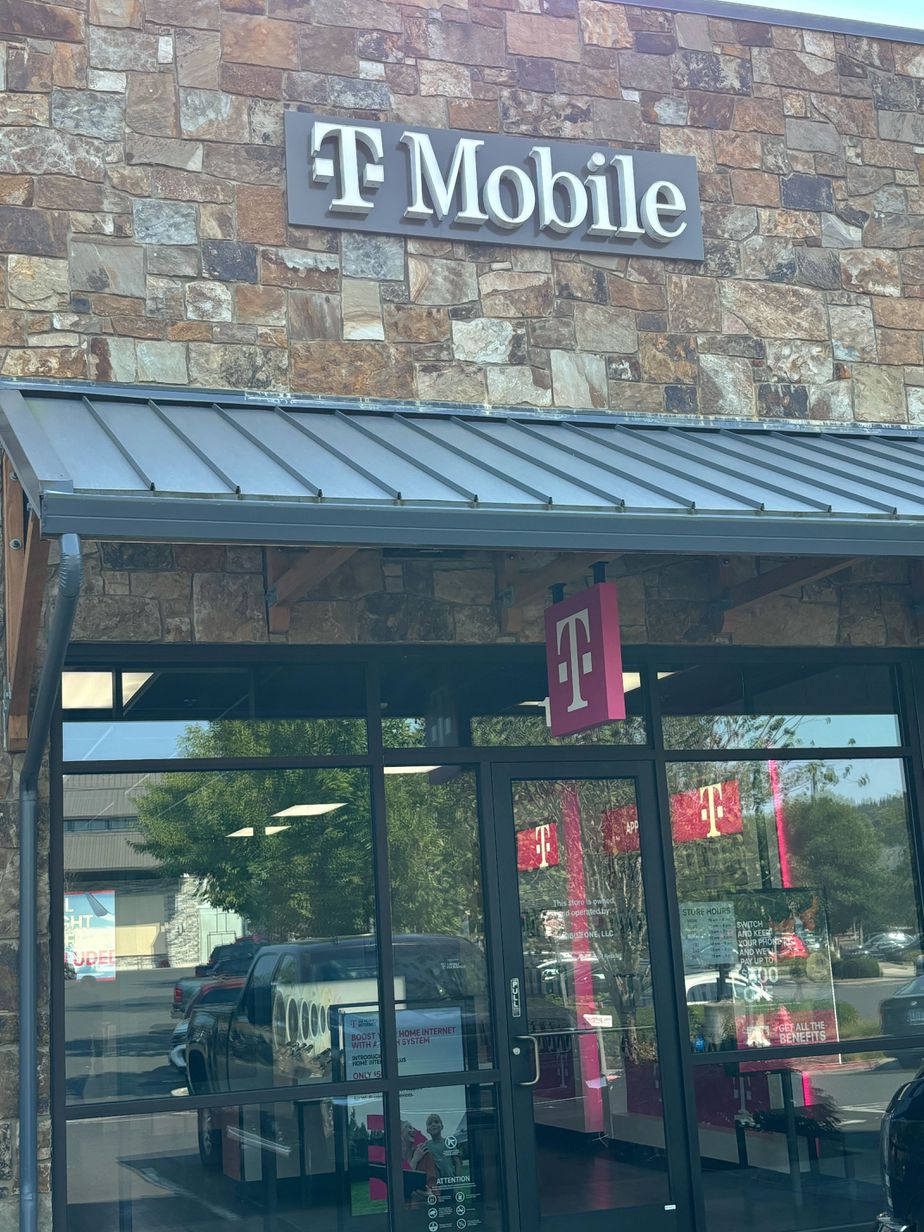 Exterior photo of T-Mobile Store at Happy Valley Crossroads, Happy Valley, OR