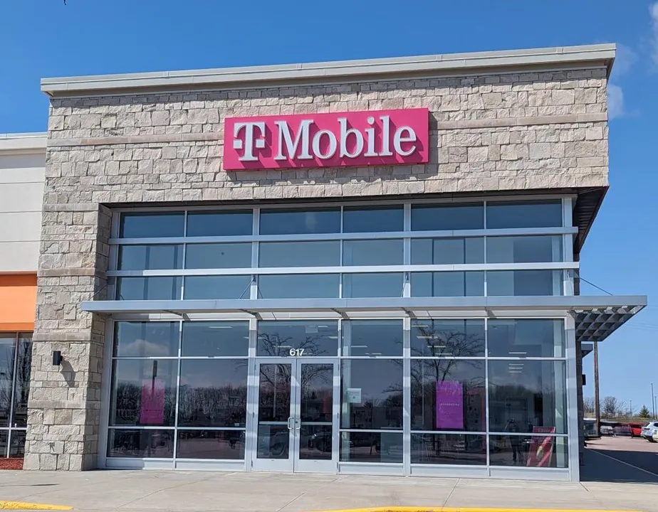  Exterior photo of T-Mobile Store at Dawley Farm Village, Sioux Falls, SD 