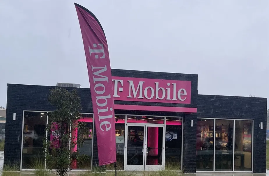  Exterior photo of T-Mobile Store at Main & Green, Swainsboro, GA 
