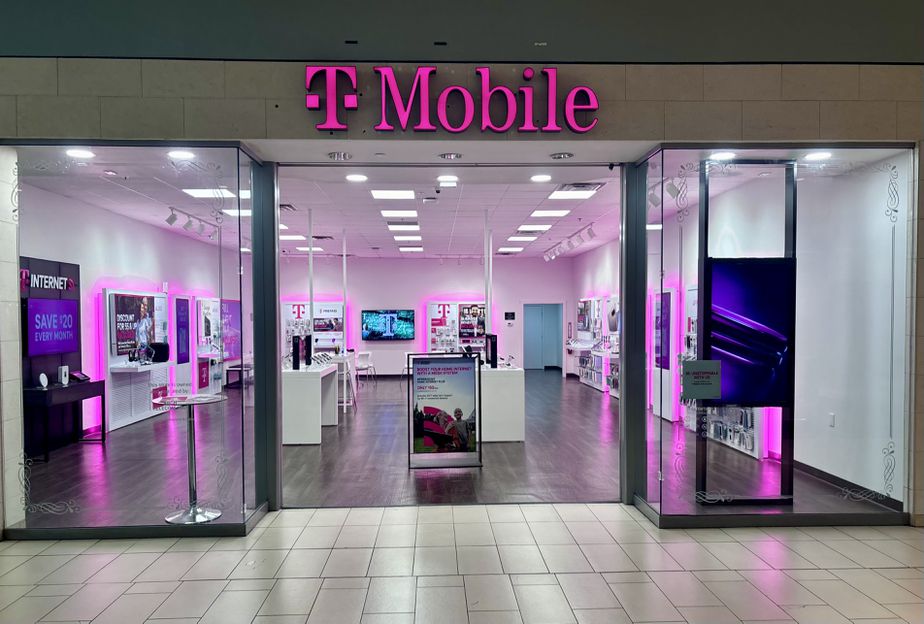 Exterior photo of T-Mobile Store at Volusia Mall, Daytona Beach, FL