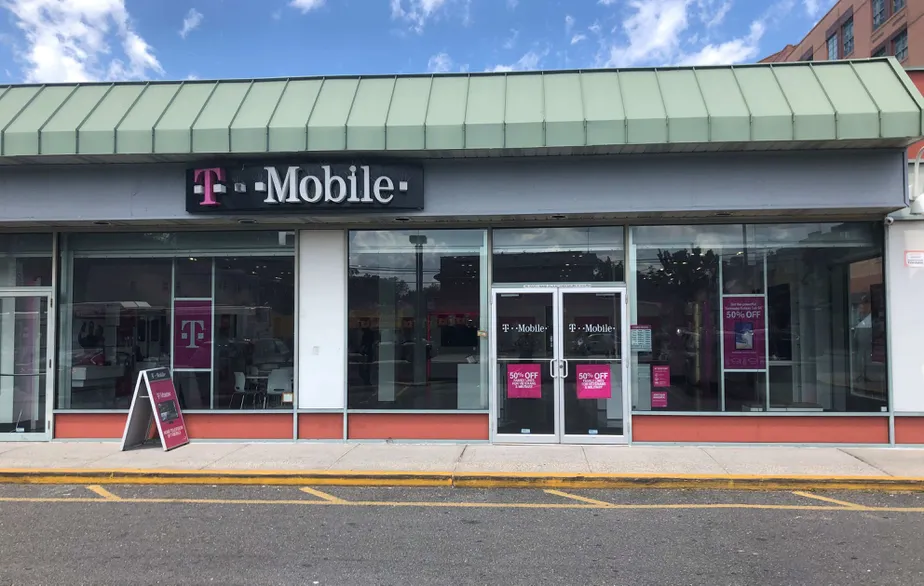 Exterior photo of T-Mobile store at 21st St & 33rd Ave, Long Island City, NY