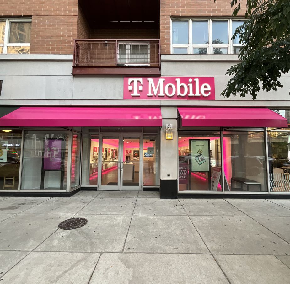 Exterior photo of T-Mobile Store at Sheridan Rd & Arthur Ave, Chicago, IL