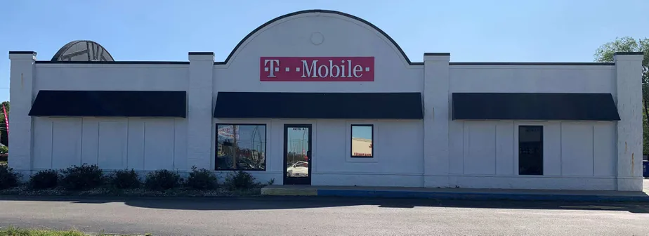 Exterior photo of T-Mobile store at Apple Ave & Quarterline Rd, Muskegon, MI 
