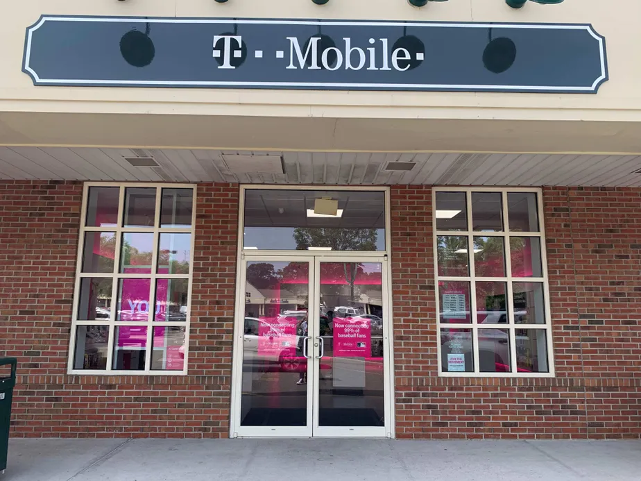 Exterior photo of T-Mobile Store at NY 25a & Miller Place Rd, Miller Place, NY