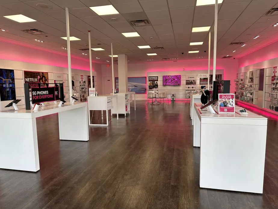  Interior photo of T-Mobile Store at Commack & Long Island, Deer Park, NY 
