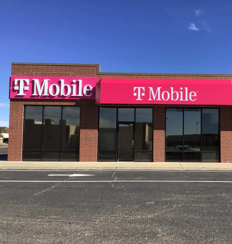 Exterior photo of T-Mobile store at N Interstate 27 & W 13th St, Plainview, TX