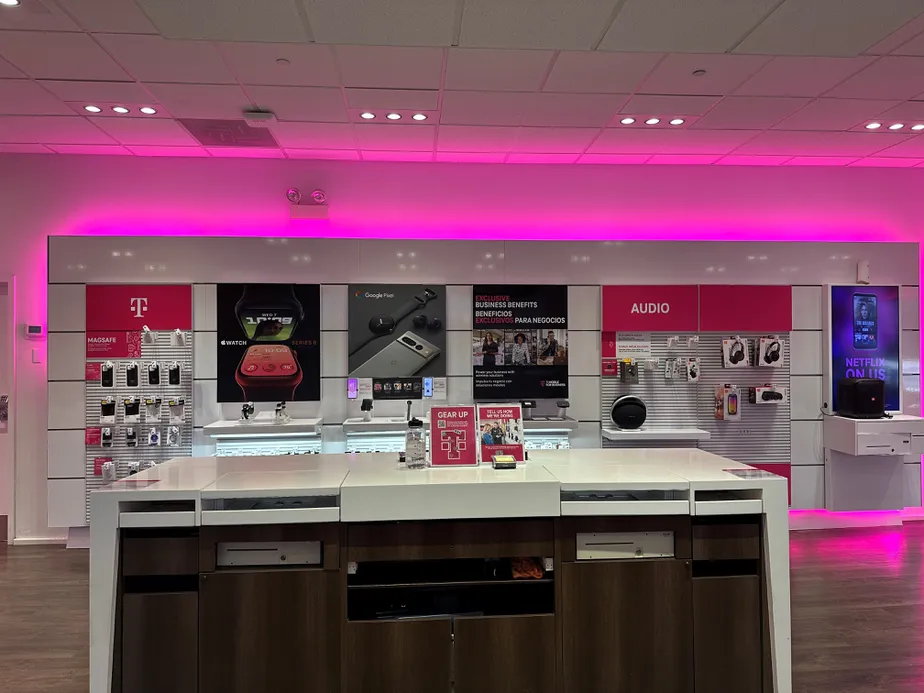  Interior photo of T-Mobile Store at W Howard & N Clark, Chicago, IL 