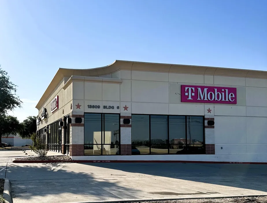 Exterior photo of T-Mobile Store at N Interstate 35 & N Lamar Blvd, Austin, TX