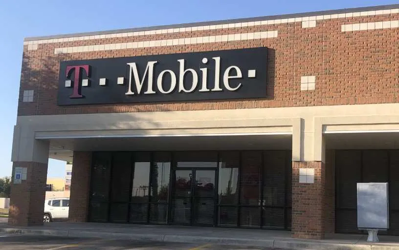 Exterior photo of T-Mobile store at Laredo Retail Store, Laredo, TX