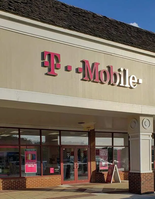  Exterior photo of T-Mobile store at Brandon Ave Sw & Colonial Ave Sw, Roanoke, VA 