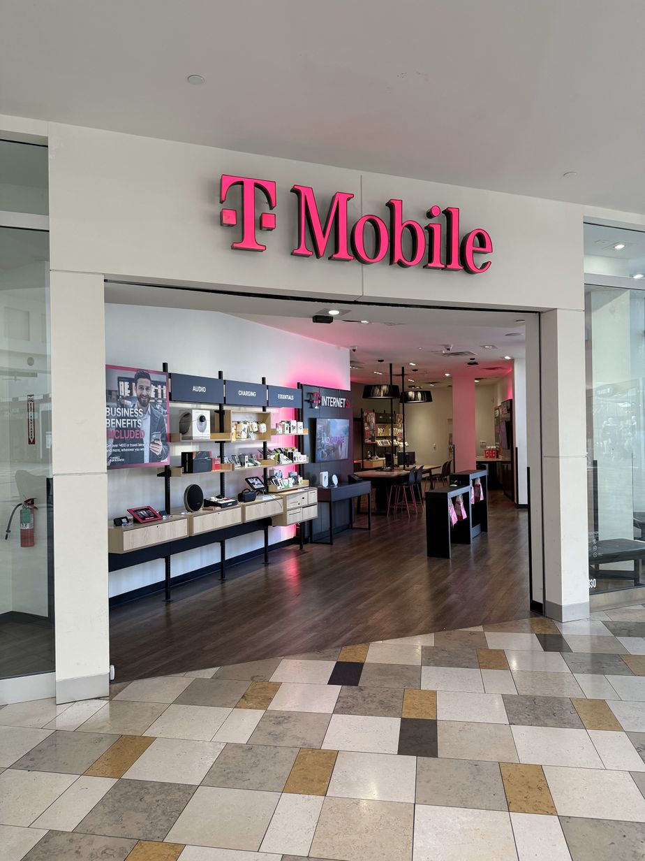 Exterior photo of T-Mobile Store at Brandon Town Center - JCP Ent, Brandon, FL